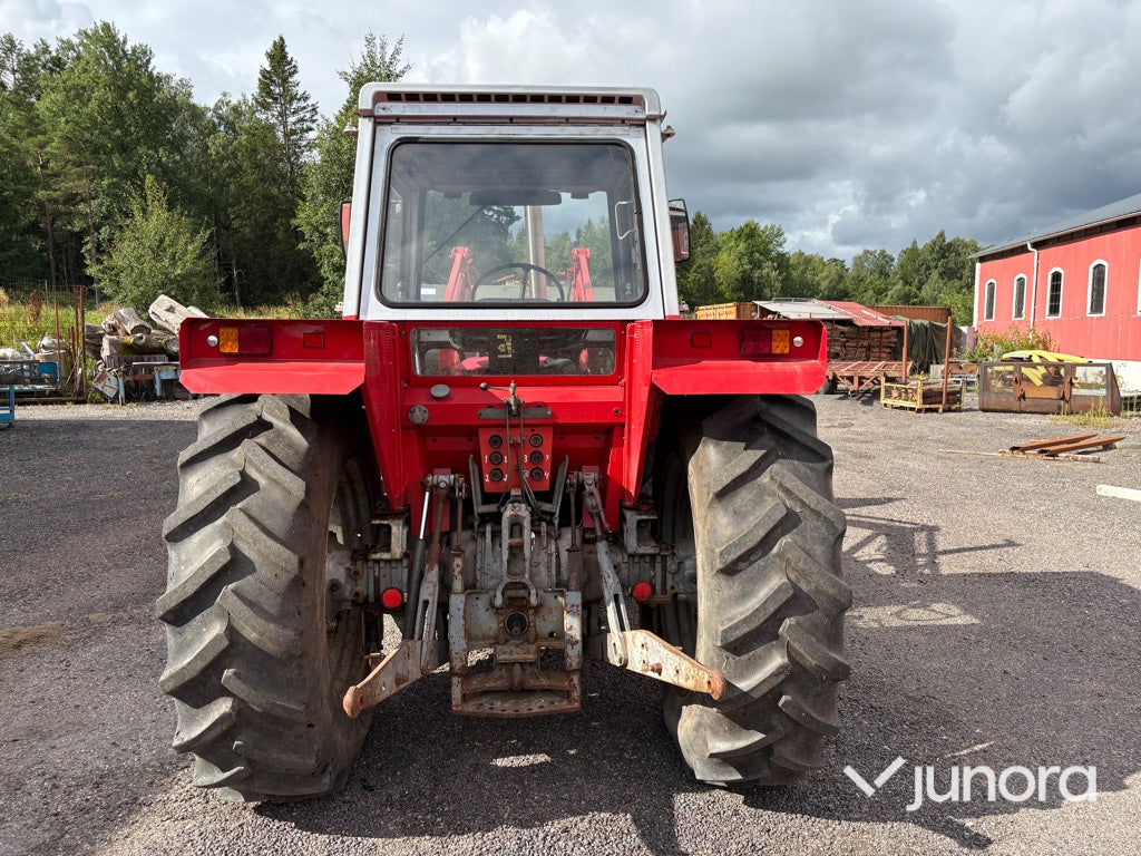 Lastartraktor Massey Ferguson 590