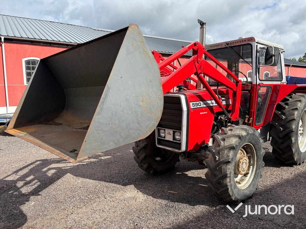 Lastartraktor Massey Ferguson 590