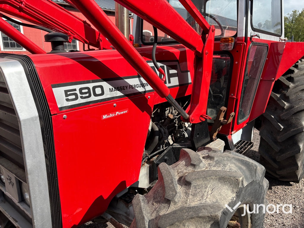 Lastartraktor Massey Ferguson 590