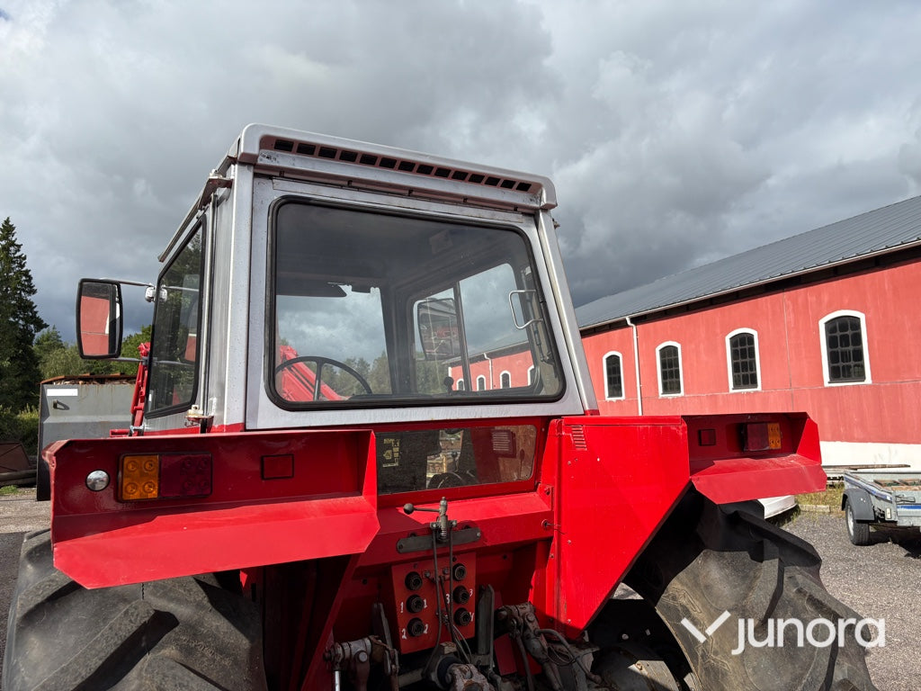 Lastartraktor Massey Ferguson 590