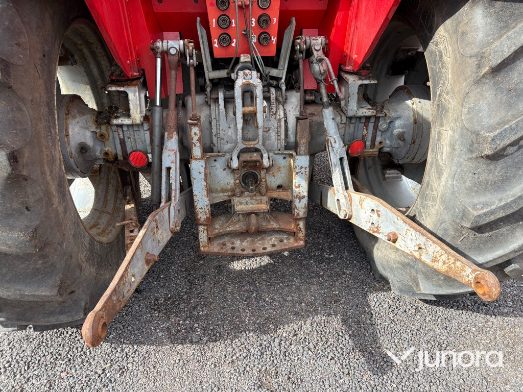 Lastartraktor Massey Ferguson 590