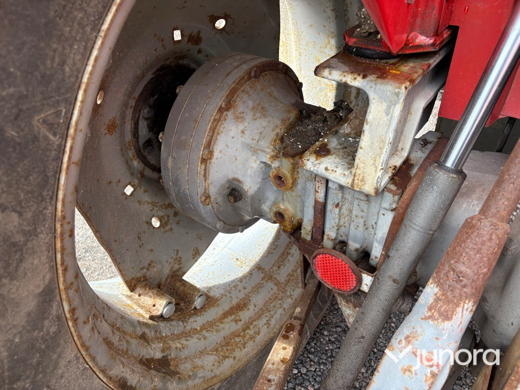 Lastartraktor Massey Ferguson 590