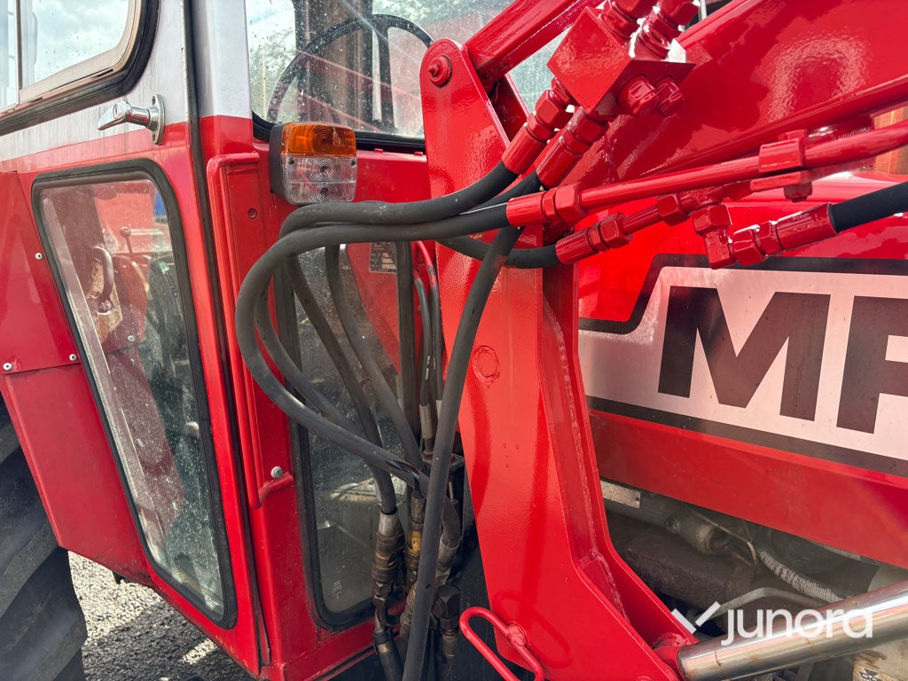 Lastartraktor Massey Ferguson 590