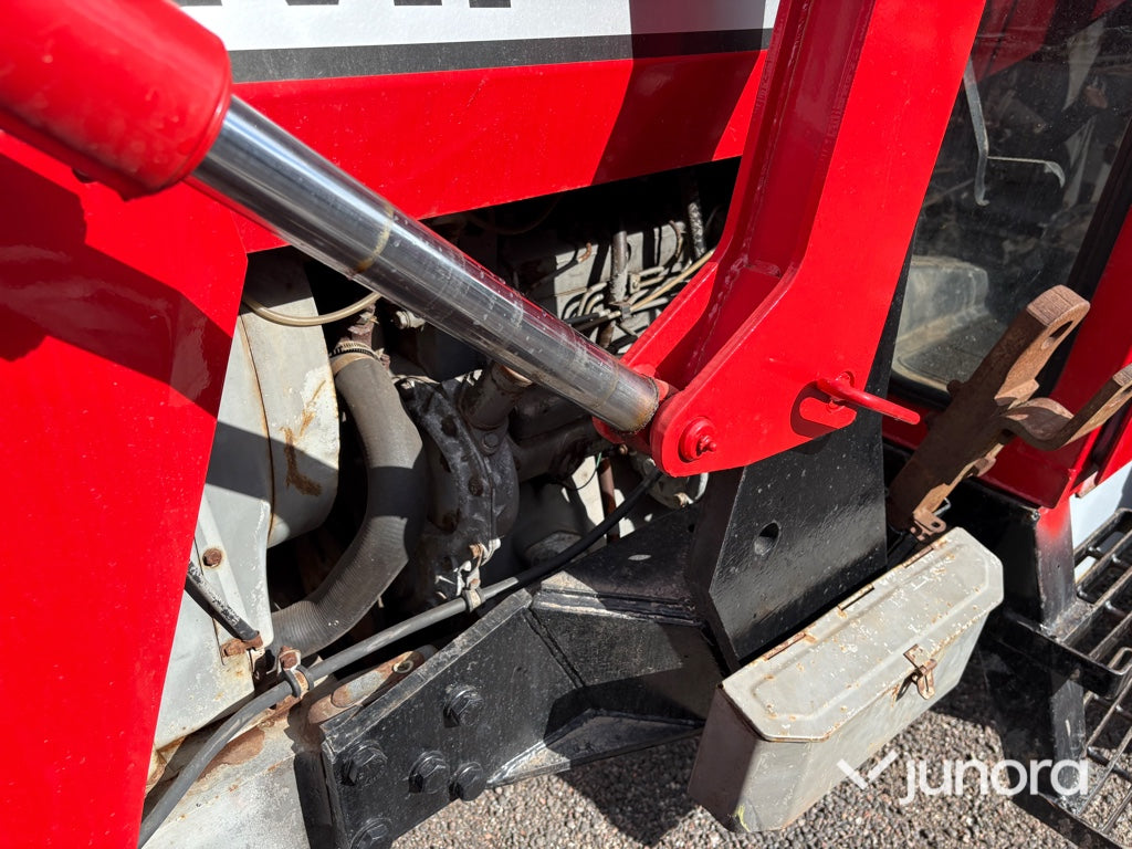 Lastartraktor Massey Ferguson 590