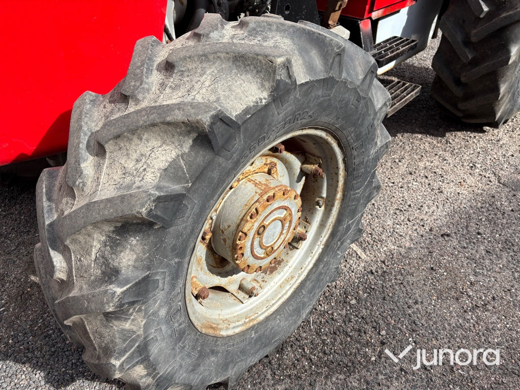 Lastartraktor Massey Ferguson 590