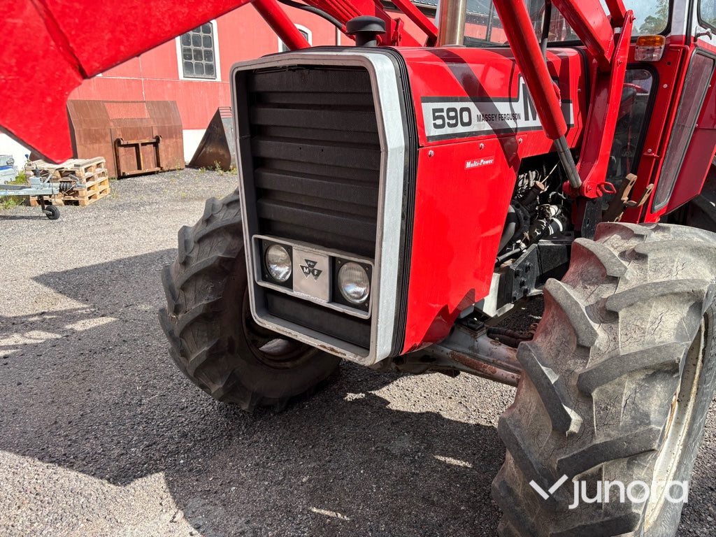 Lastartraktor Massey Ferguson 590