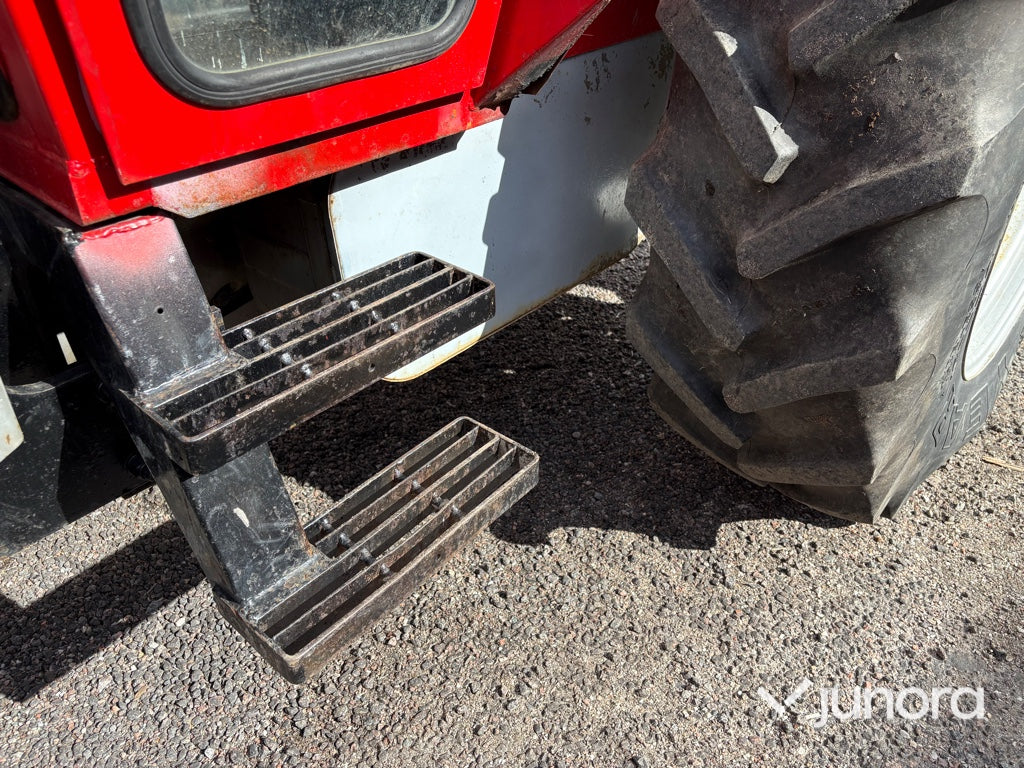 Lastartraktor Massey Ferguson 590