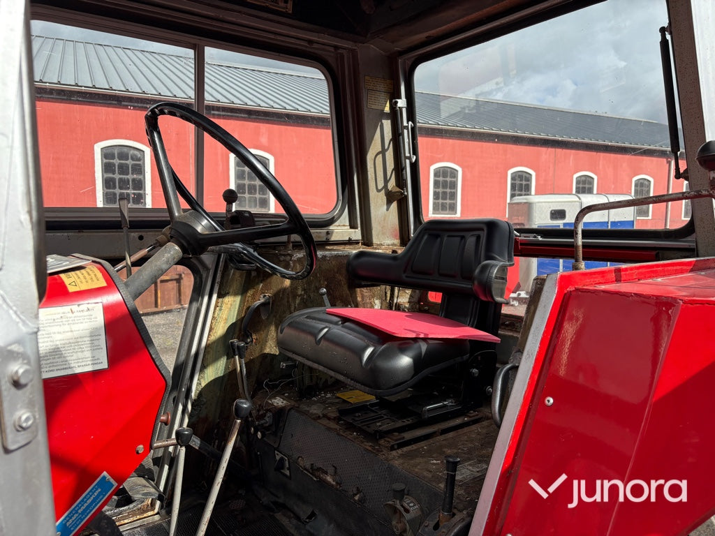 Lastartraktor Massey Ferguson 590