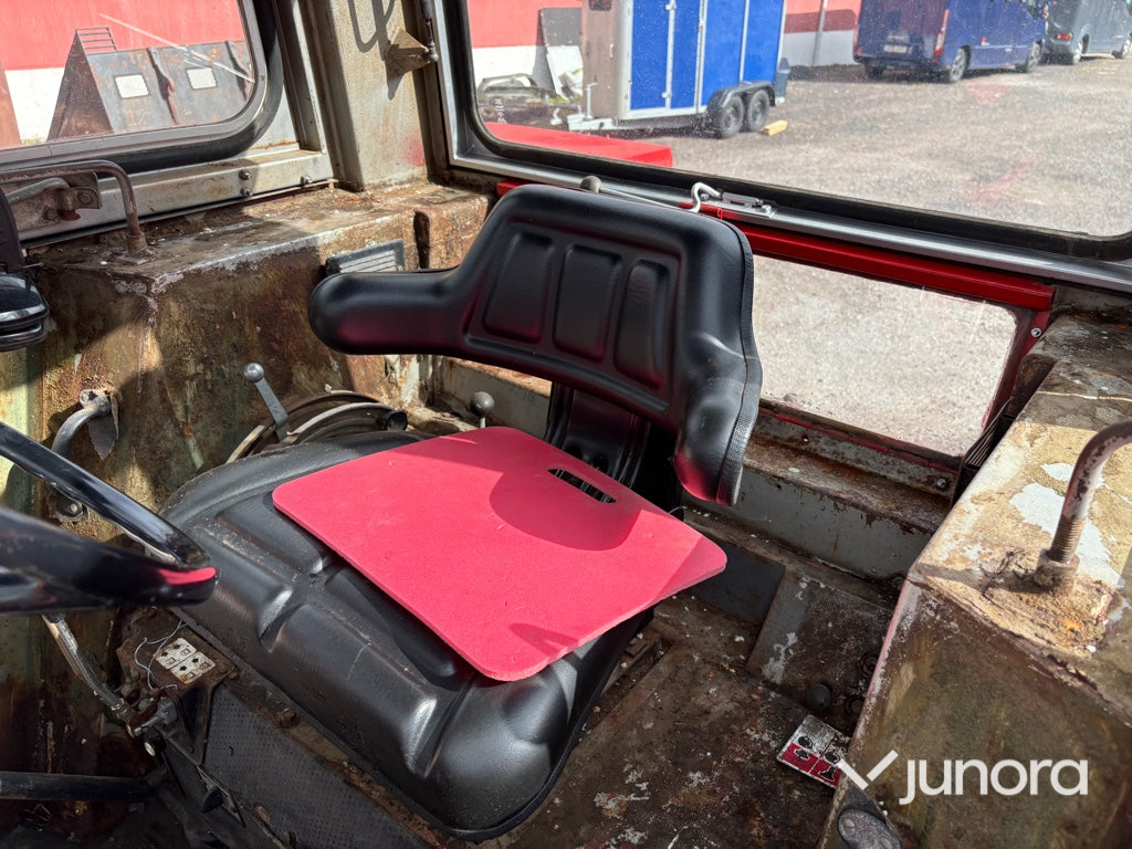 Lastartraktor Massey Ferguson 590