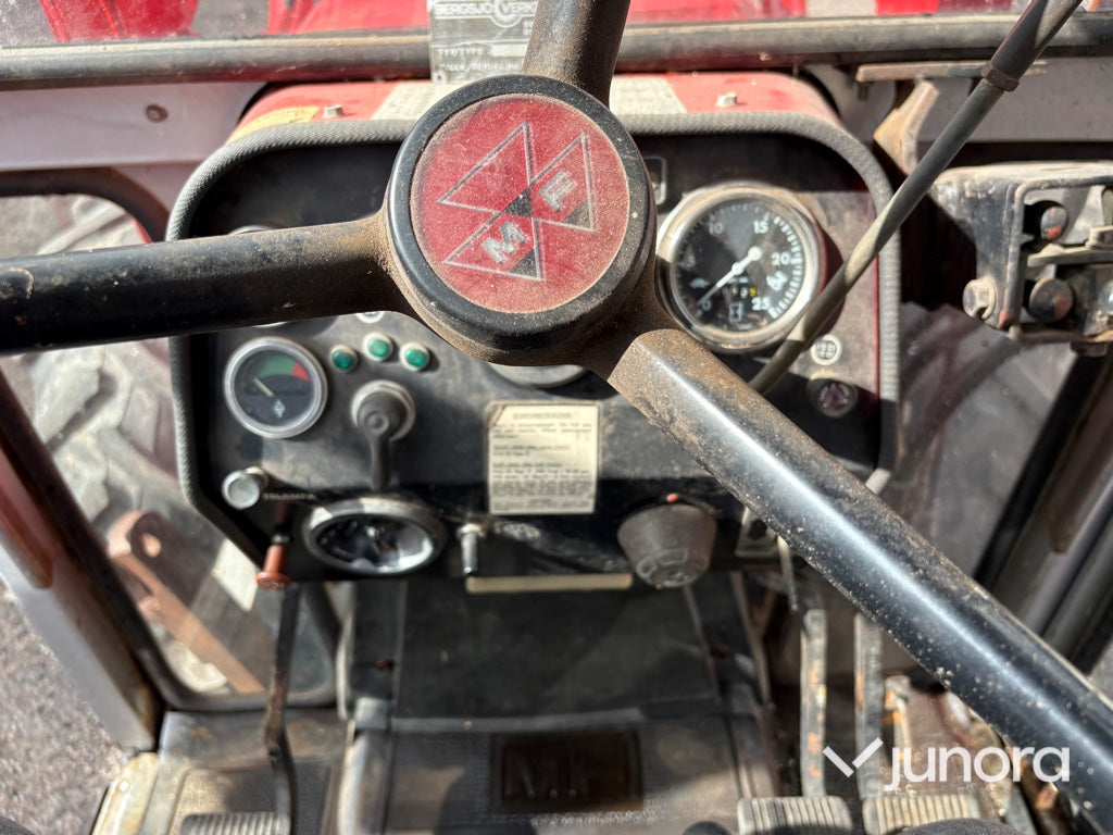 Lastartraktor Massey Ferguson 590