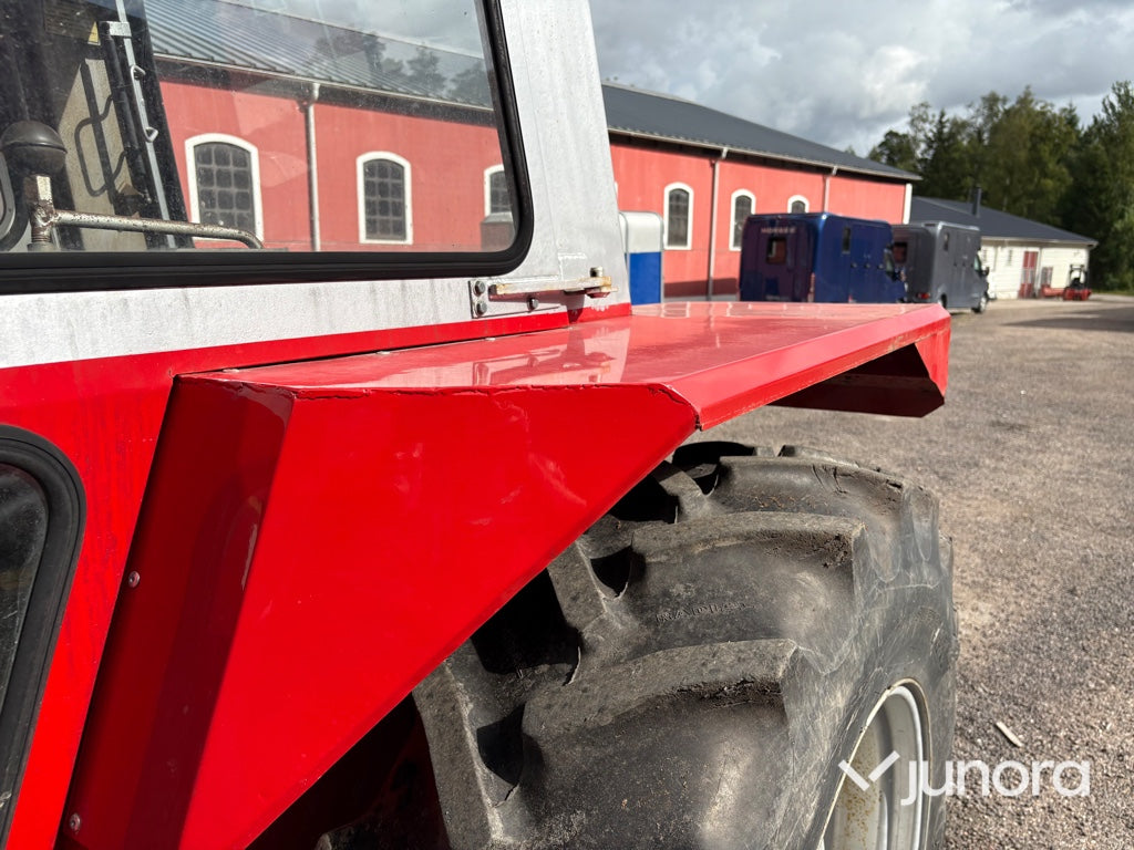 Lastartraktor Massey Ferguson 590