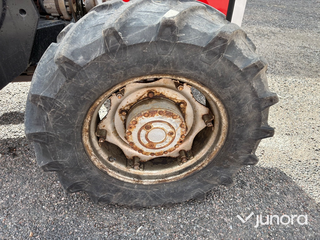 Lastartraktor Massey Ferguson 590