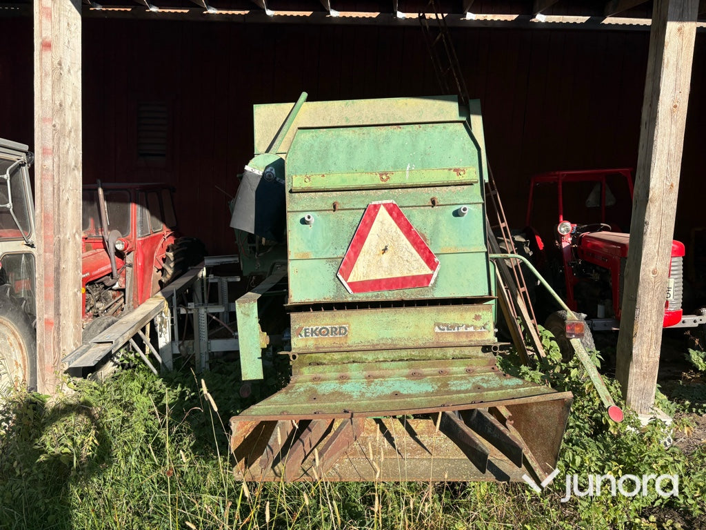 Skördetröska Volvo BM Aktiv 800