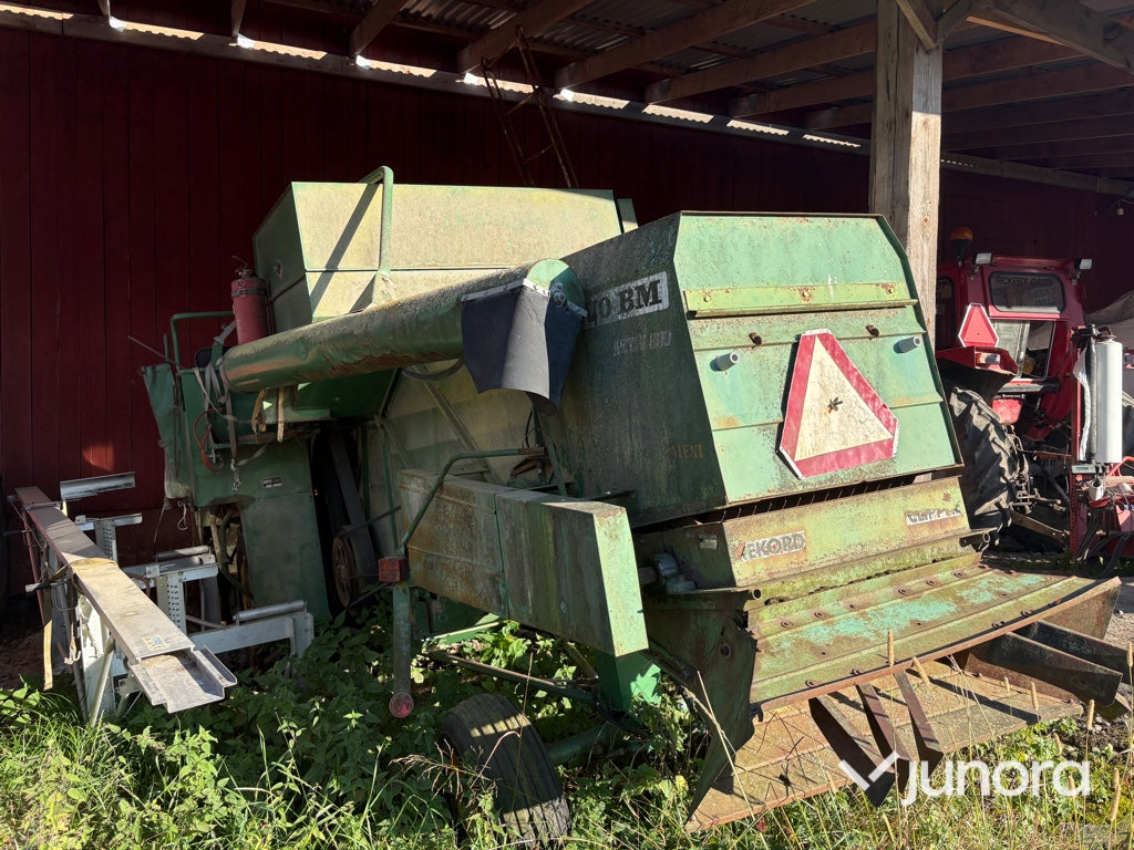 Skördetröska Volvo BM Aktiv 800