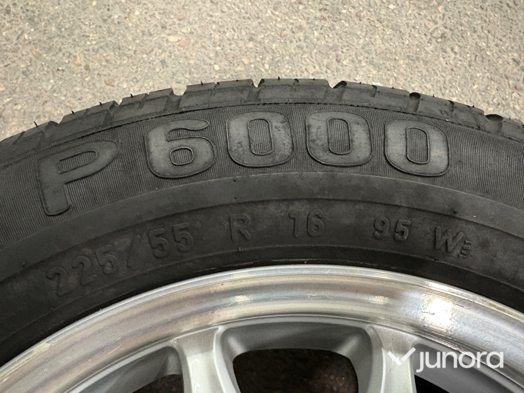 Däck med fälg – 225/55R16 Pirelli