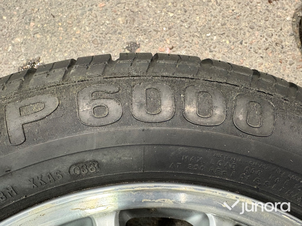 Däck med fälg – 225/55R16 Pirelli