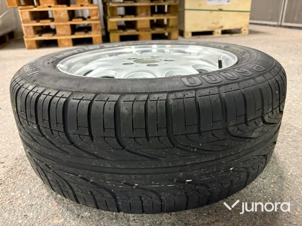 Däck med fälg – 225/55R16 Pirelli