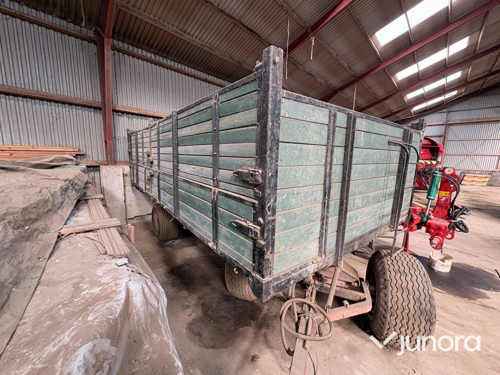 Vagn med trevägstipp