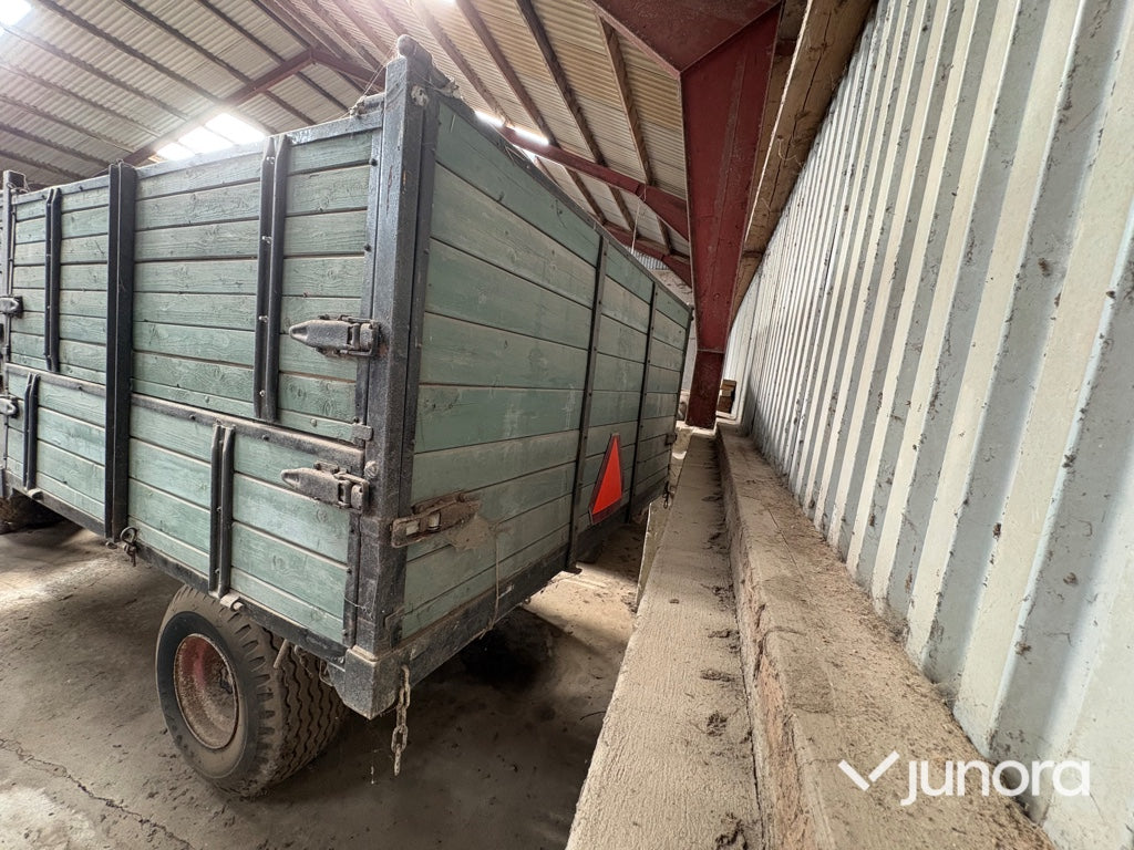 Vagn med trevägstipp
