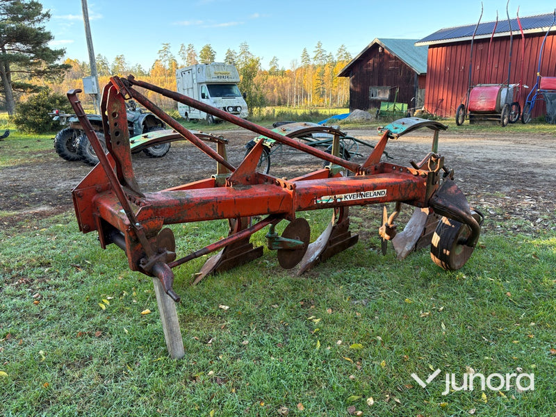 Treskärig plog Kverneland A3