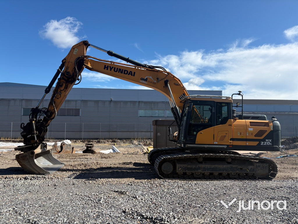 Grävmaskin Hyundai HX220L med tiltrotator och redskap