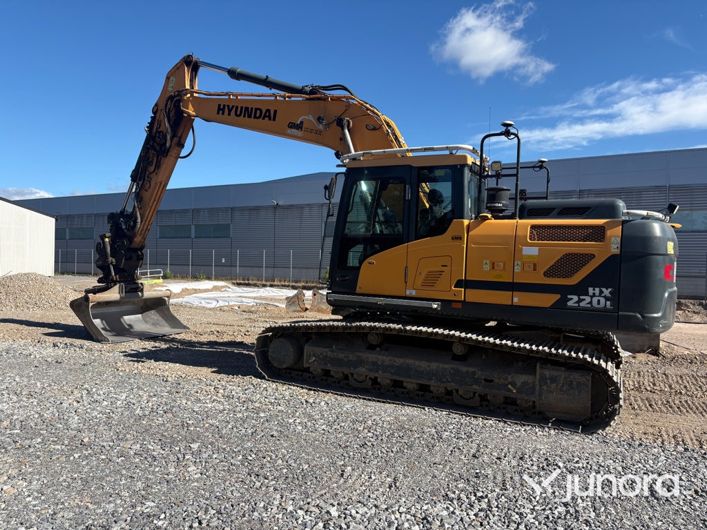 Grävmaskin Hyundai HX220L med tiltrotator och redskap