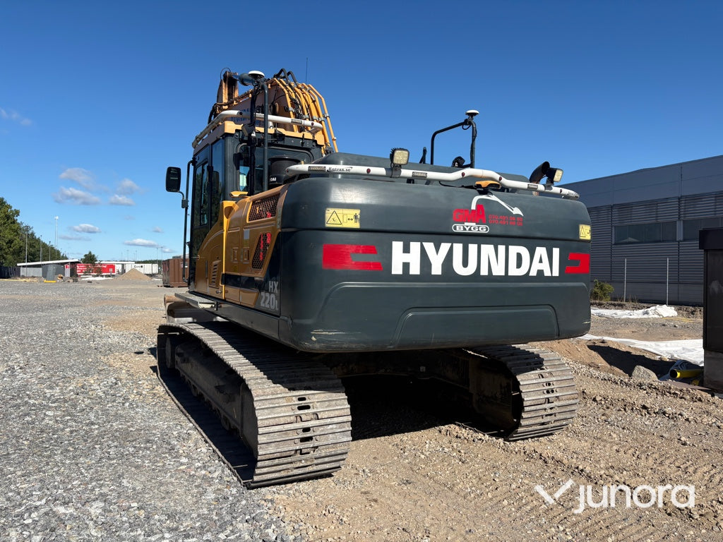 Grävmaskin Hyundai HX220L med tiltrotator och redskap