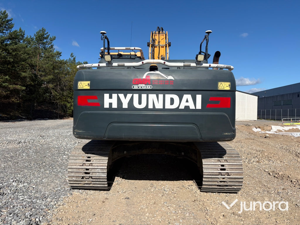 Grävmaskin Hyundai HX220L med tiltrotator och redskap