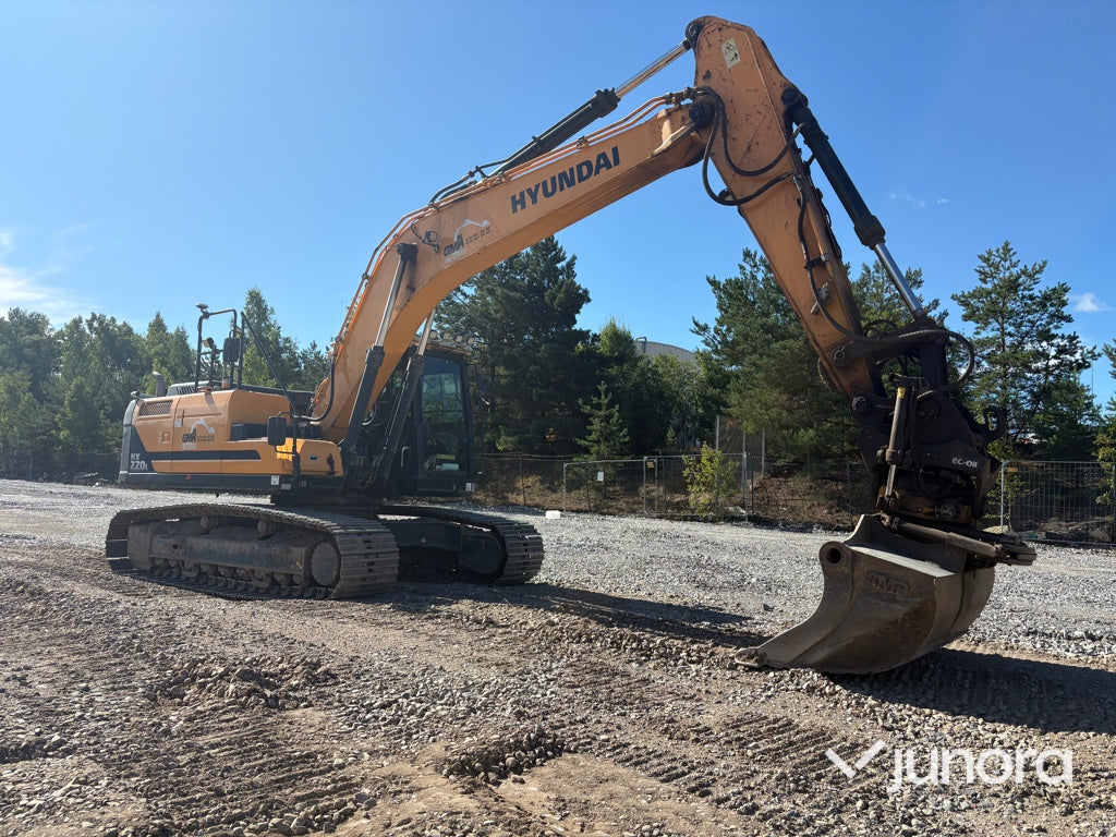 Grävmaskin Hyundai HX220L med tiltrotator och redskap