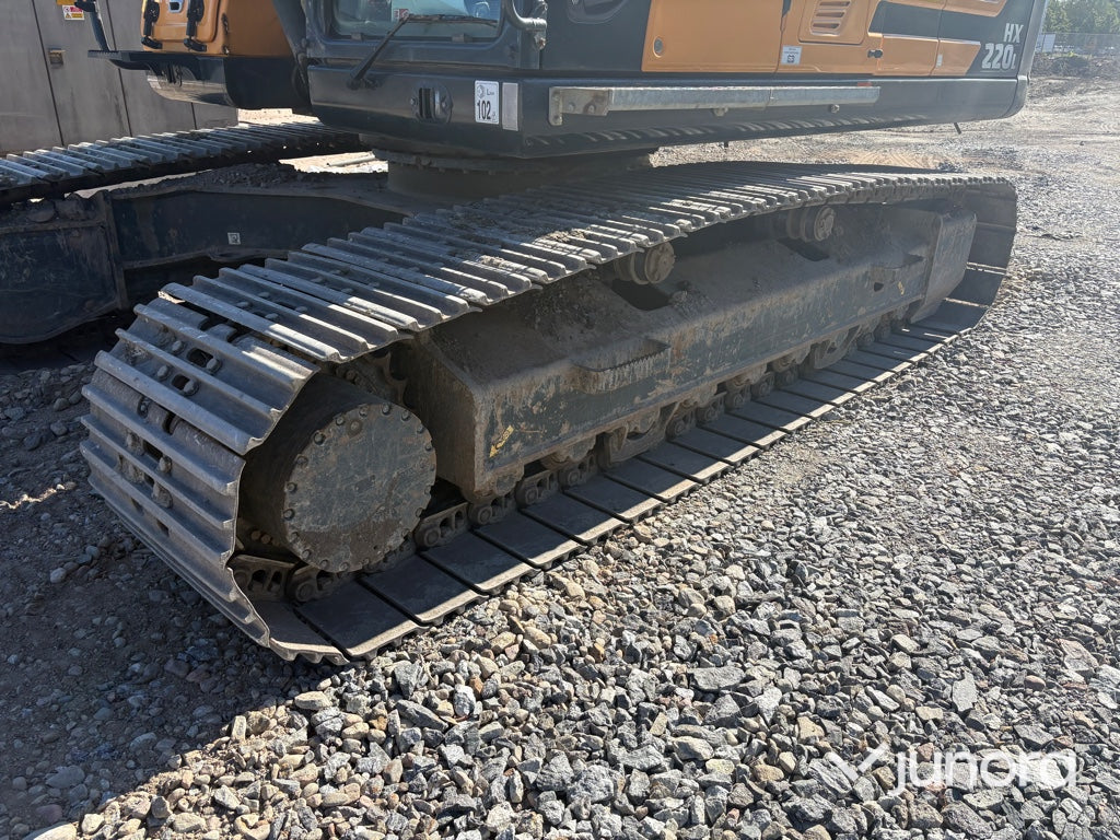 Grävmaskin Hyundai HX220L med tiltrotator och redskap