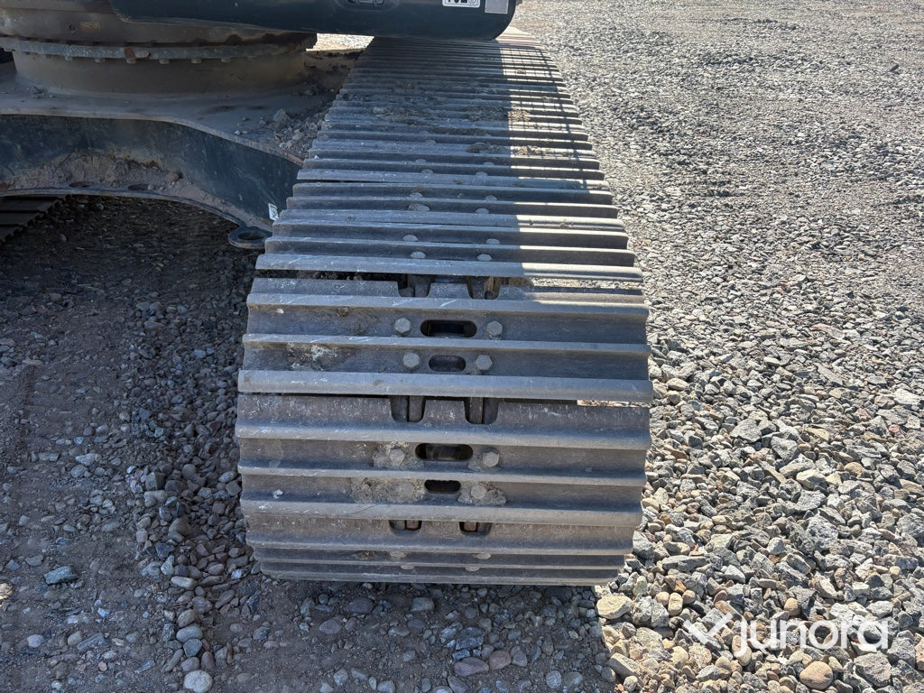 Grävmaskin Hyundai HX220L med tiltrotator och redskap