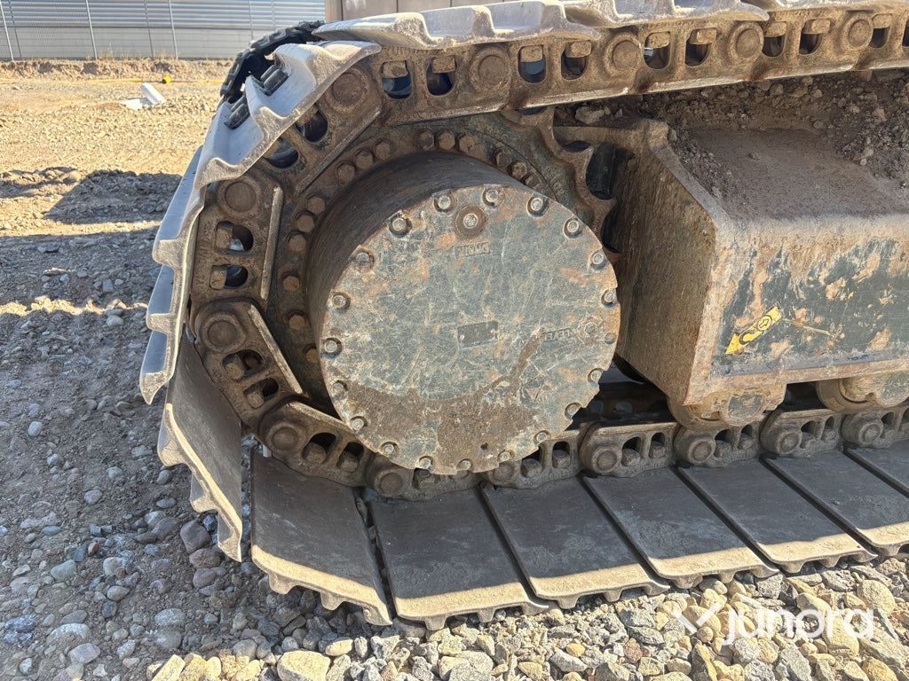 Grävmaskin Hyundai HX220L med tiltrotator och redskap