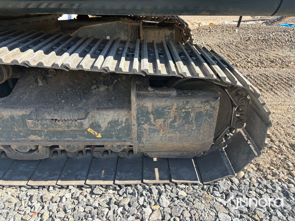 Grävmaskin Hyundai HX220L med tiltrotator och redskap