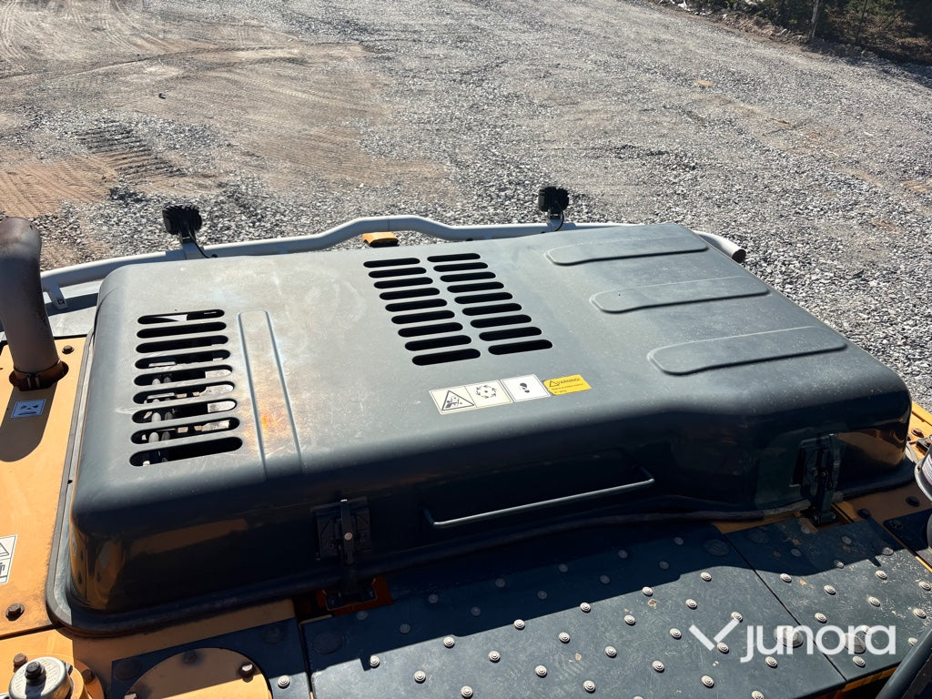 Grävmaskin Hyundai HX220L med tiltrotator och redskap