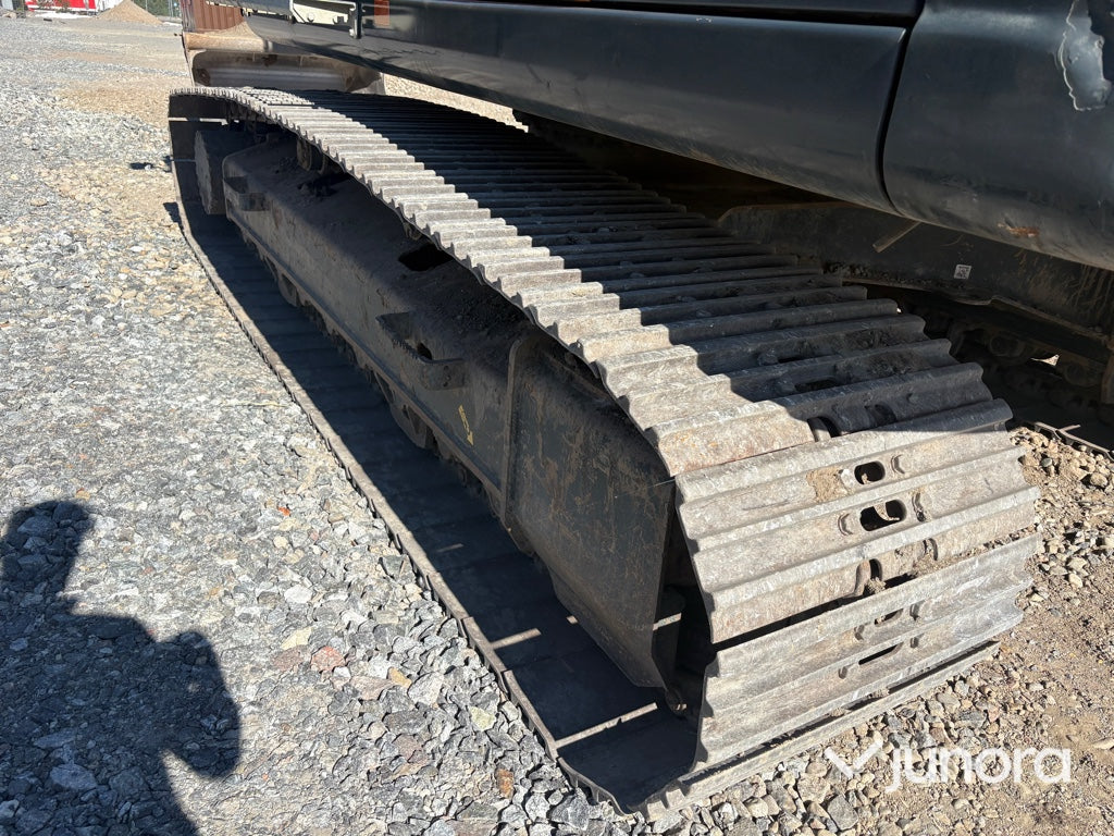 Grävmaskin Hyundai HX220L med tiltrotator och redskap