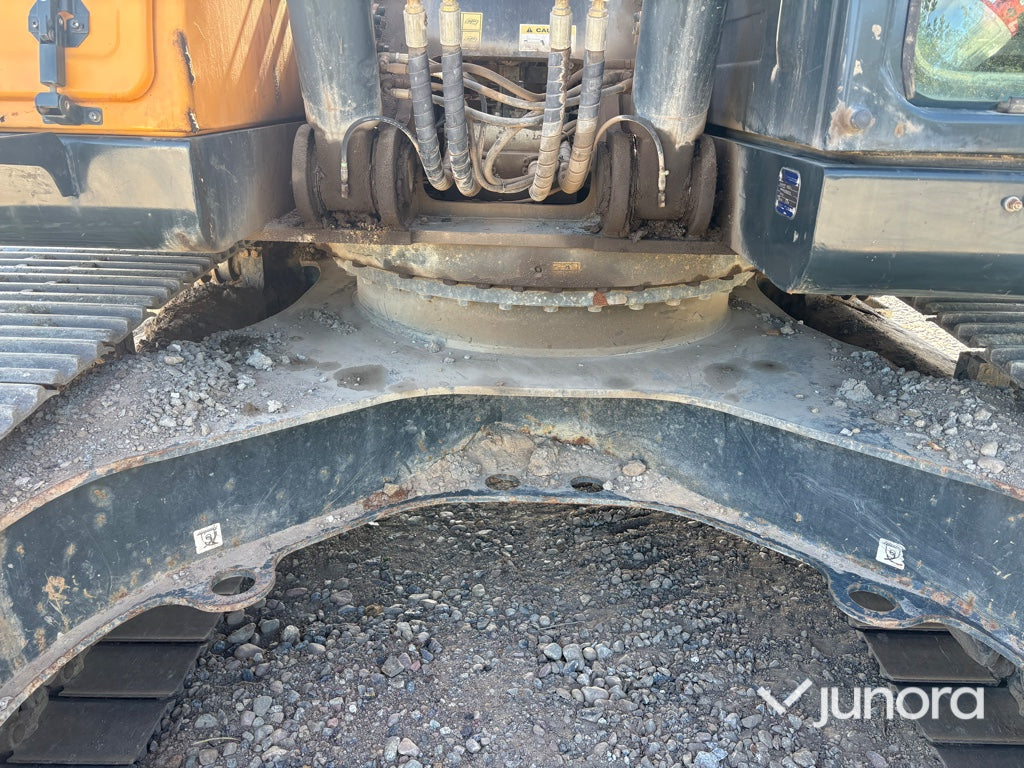 Grävmaskin Hyundai HX220L med tiltrotator och redskap