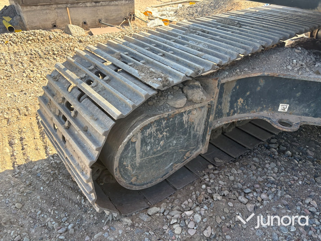 Grävmaskin Hyundai HX220L med tiltrotator och redskap