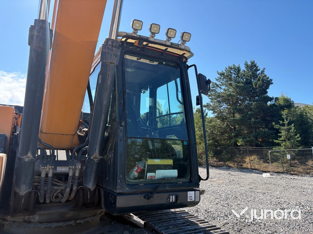 Grävmaskin Hyundai HX220L med tiltrotator och redskap