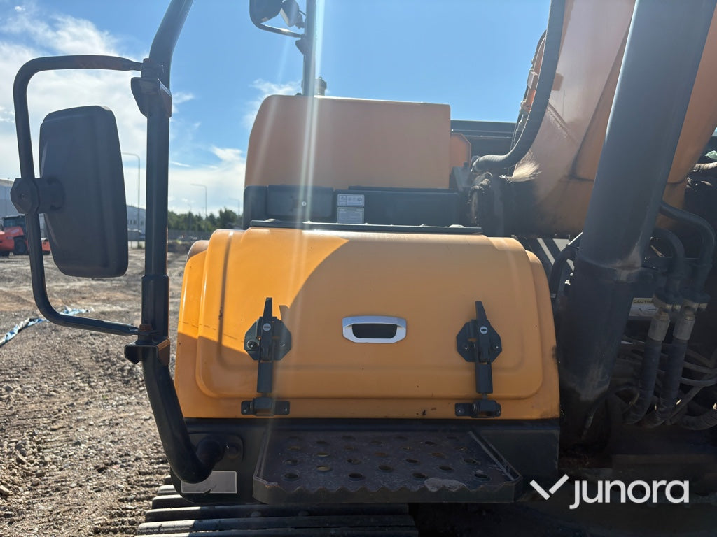 Grävmaskin Hyundai HX220L med tiltrotator och redskap