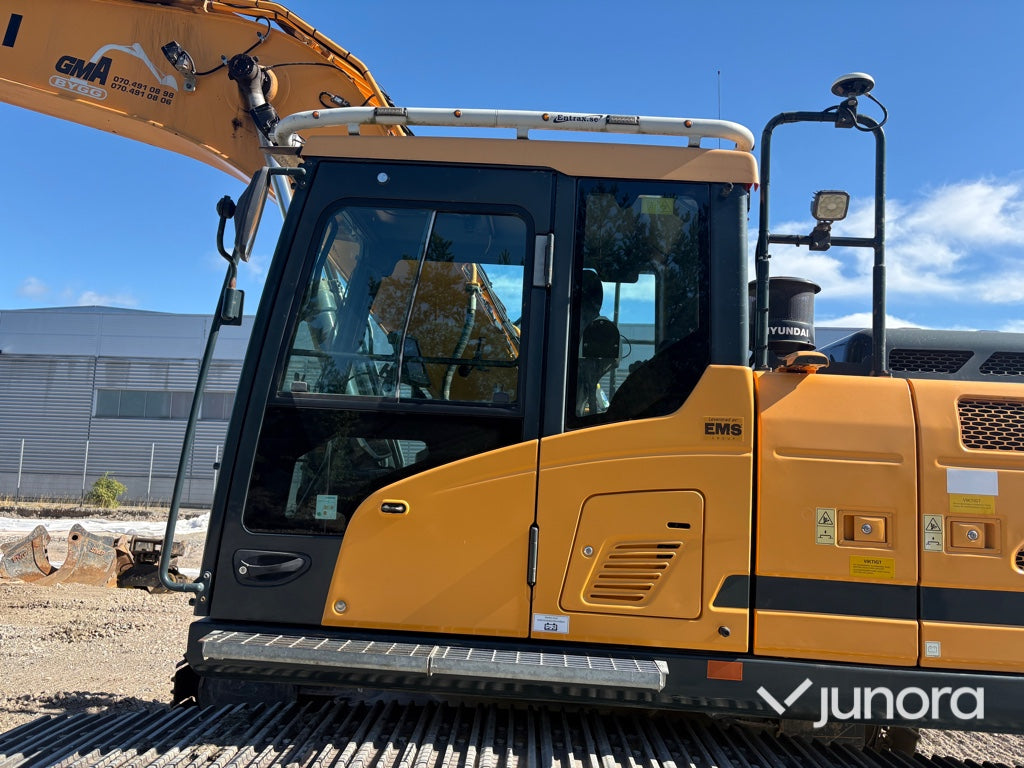 Grävmaskin Hyundai HX220L med tiltrotator och redskap