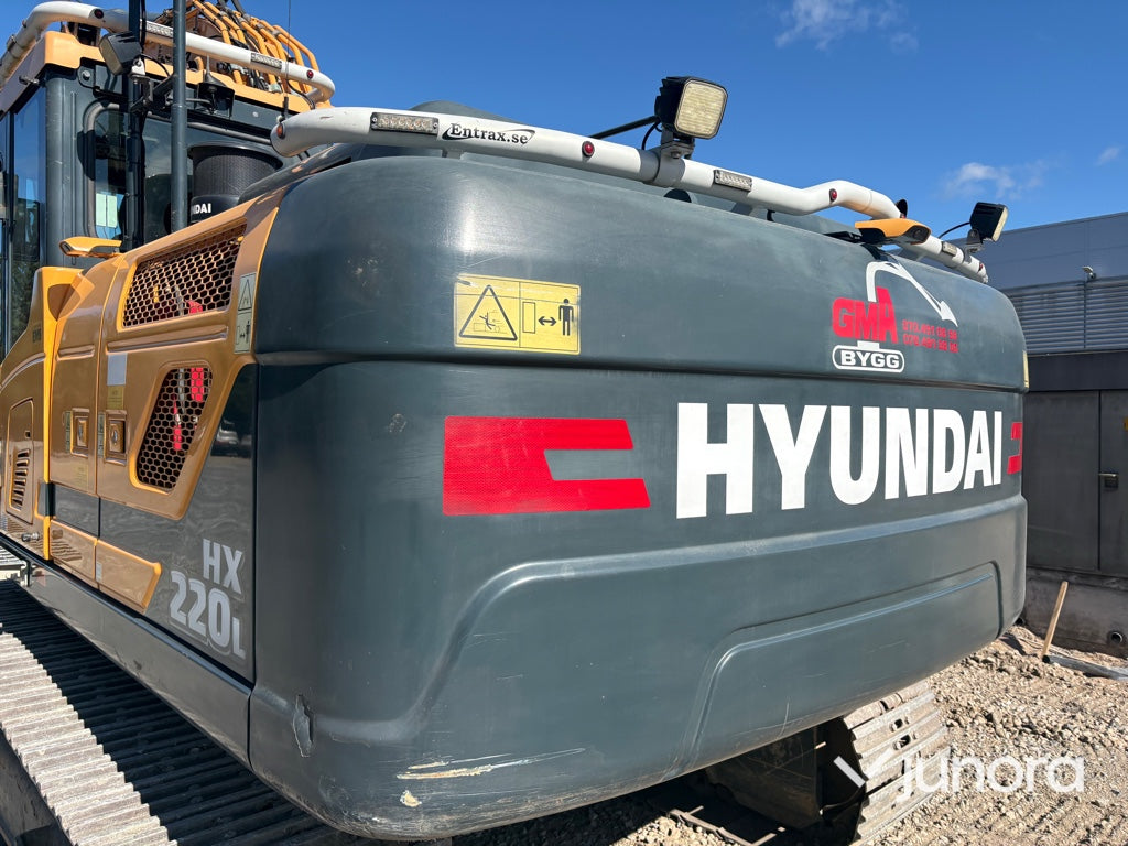 Grävmaskin Hyundai HX220L med tiltrotator och redskap
