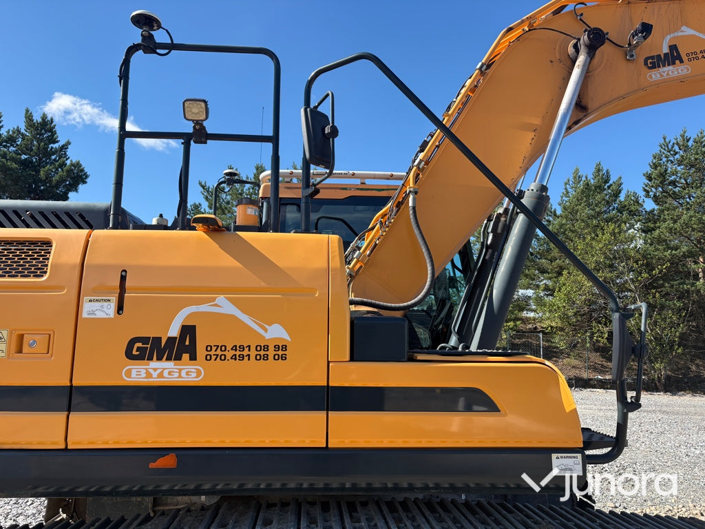 Grävmaskin Hyundai HX220L med tiltrotator och redskap