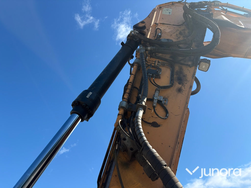 Grävmaskin Hyundai HX220L med tiltrotator och redskap