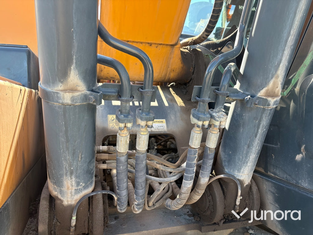 Grävmaskin Hyundai HX220L med tiltrotator och redskap
