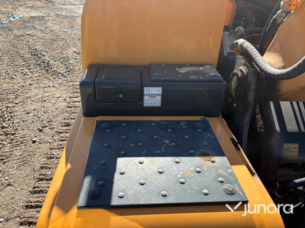 Grävmaskin Hyundai HX220L med tiltrotator och redskap