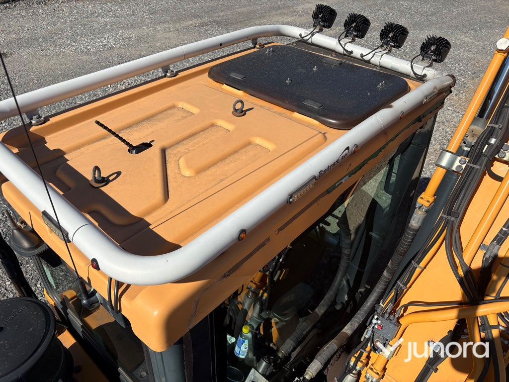 Grävmaskin Hyundai HX220L med tiltrotator och redskap
