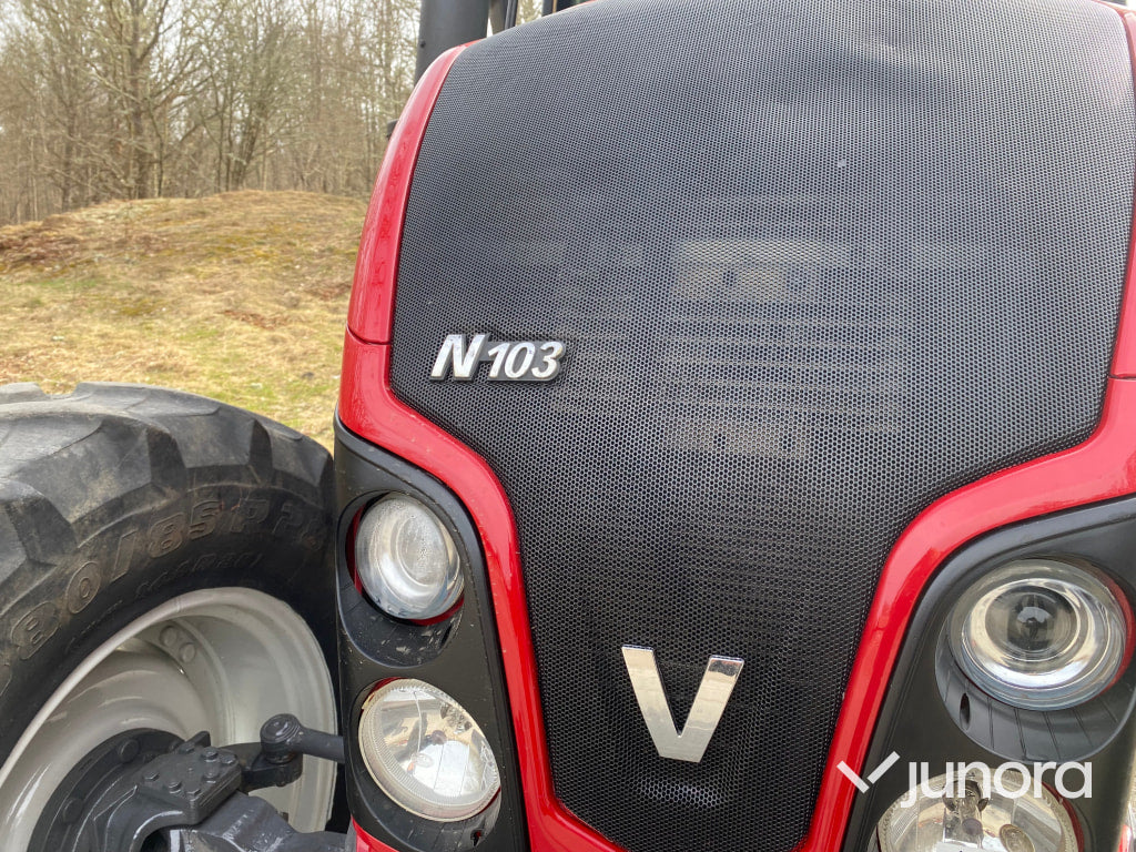 Traktor - Valtra N103.4 skogsutrustad