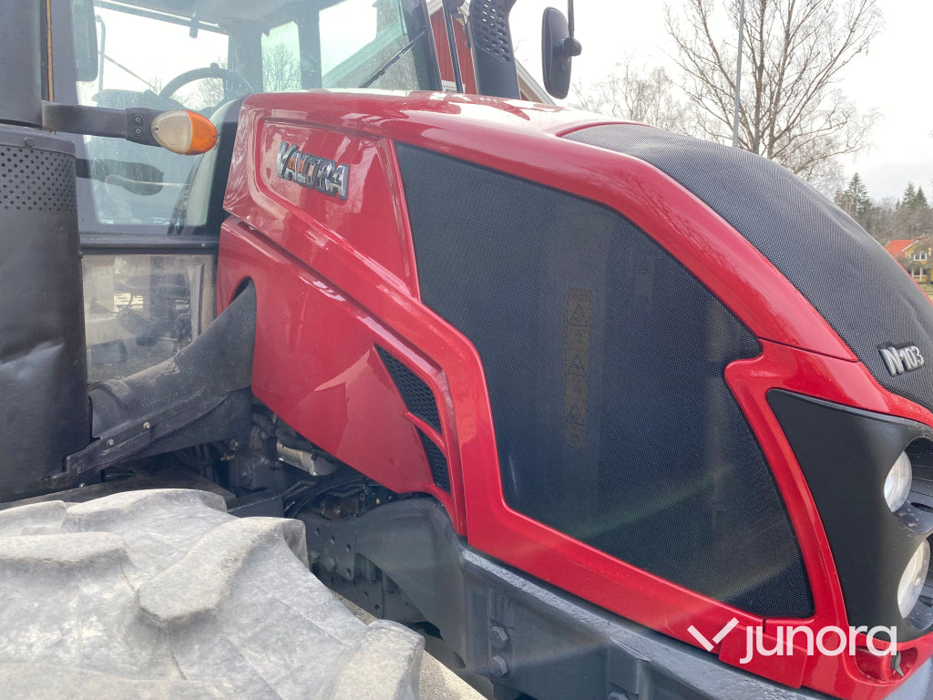 Traktor - Valtra N103.4 skogsutrustad