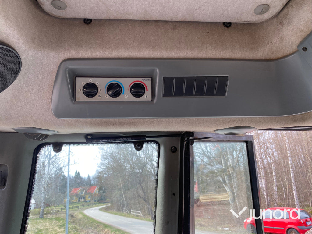 Traktor - Valtra N103.4 skogsutrustad