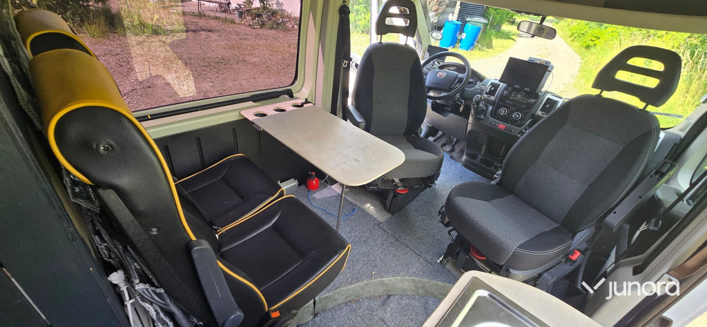 Campervan plåtis Fiat Ducato byggd husbil. 2017